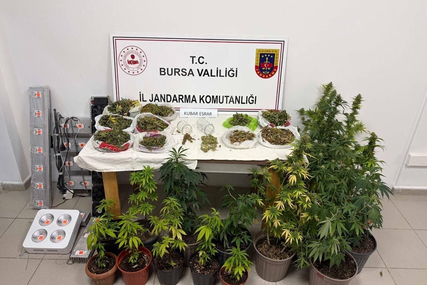 Bursa’da uyuşturucu operasyonunda 2 gözaltı
