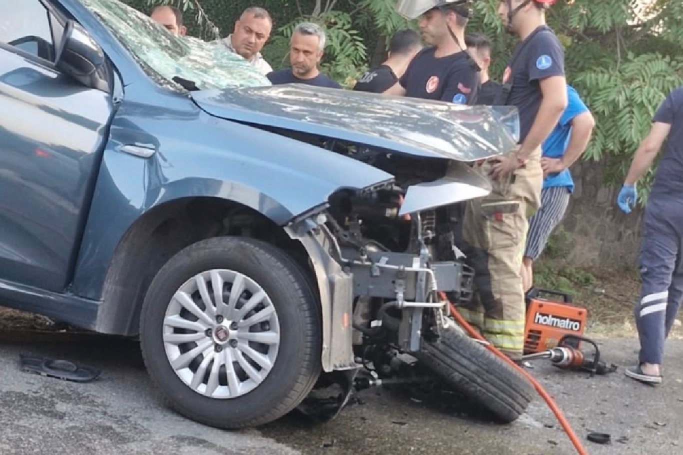 Kemalpaşa yolunda iki araç çarpıştı