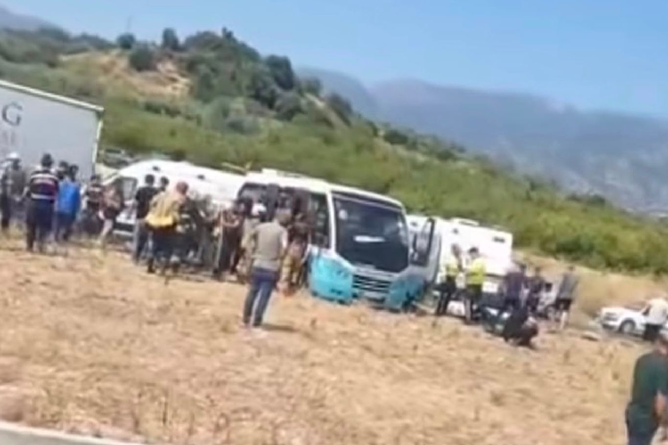 Turgutlu yolunda feci kaza: Bir ölü, çok sayıda yaralı