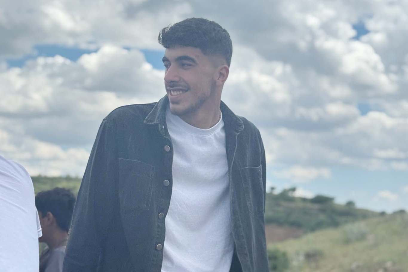 Serinlemek için girdiği çayda boğuldu