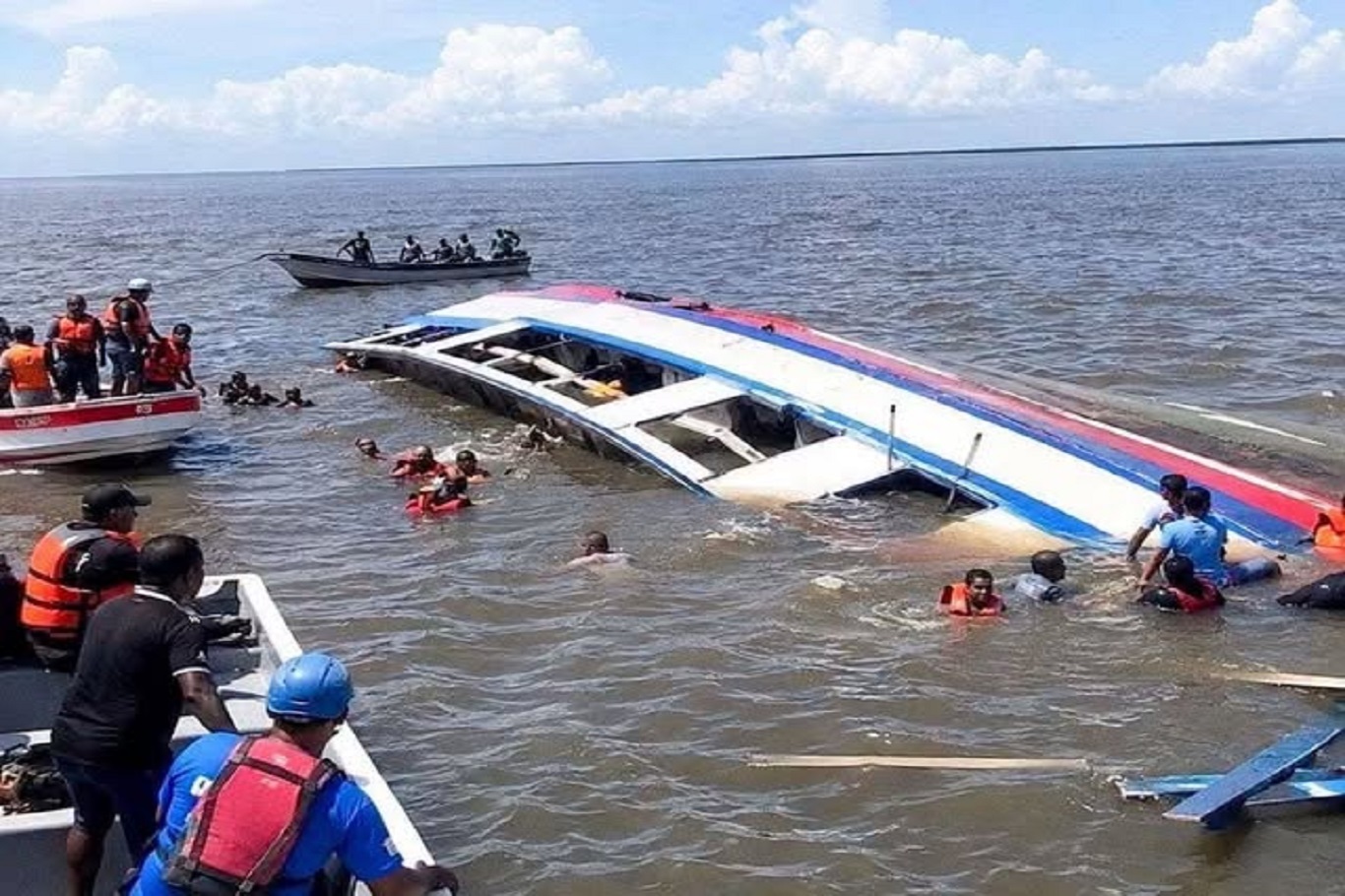 Guyana feribot faciasında can kaybı 72'ye yükseldi