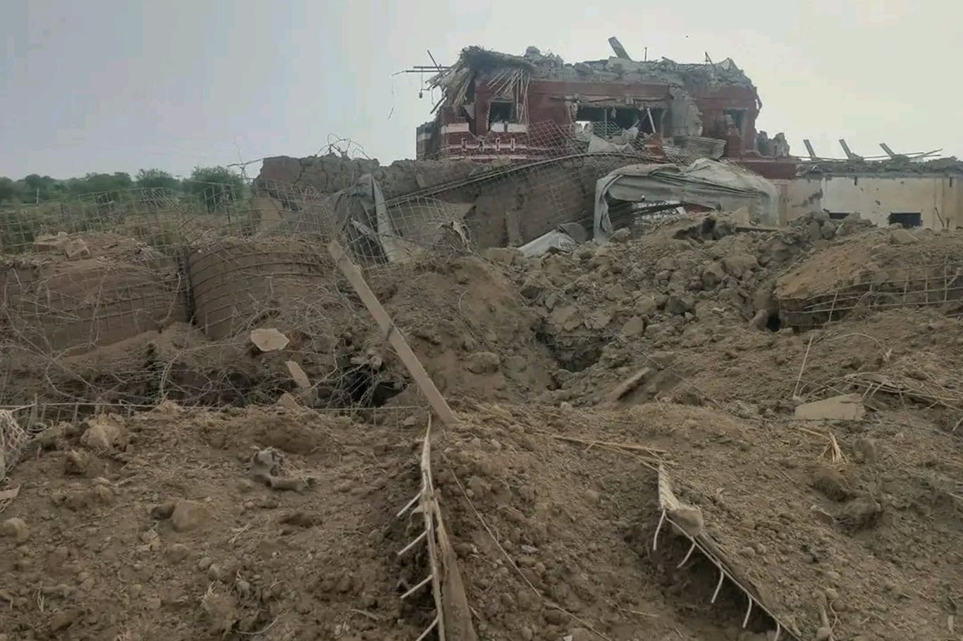 Pakistan'da güvenlik noktasına bombalı saldırı: 14 ölü 24 yaralı