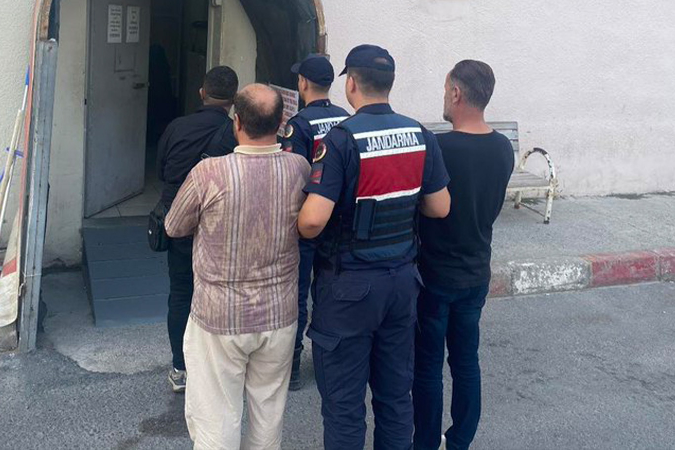 Mersin'de resmi belgede sahtecilik operasyonu: 4 şüpheli tutuklandı