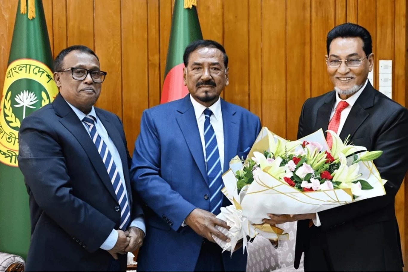 Şahabuddin'in istifasının ardından Bangladeş parlamento başkanı cumhurbaşkanlığı görevini üstlendi