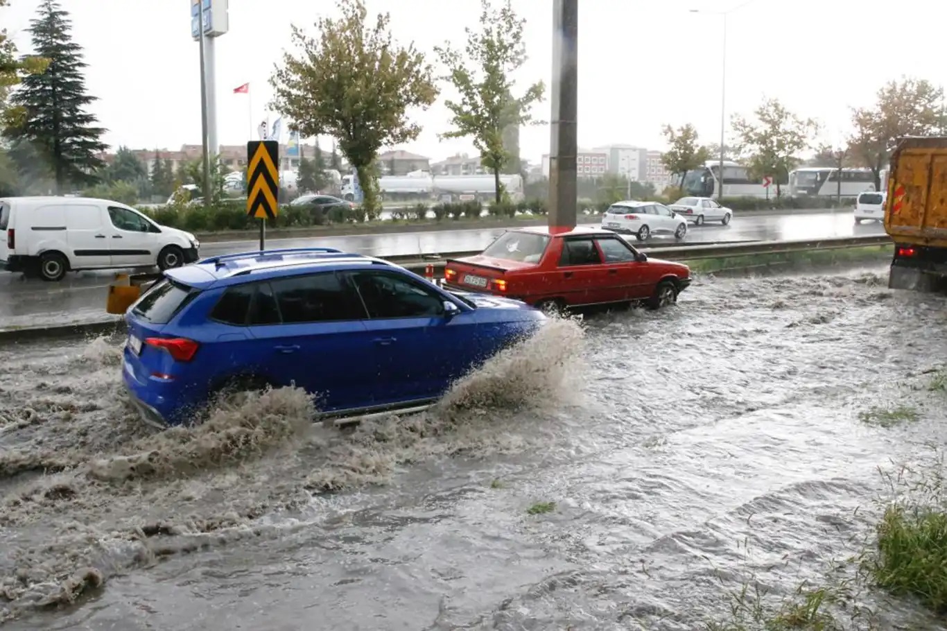 Meteoroloji'den 35 kent için turuncu ve sarı kodlu uyarı