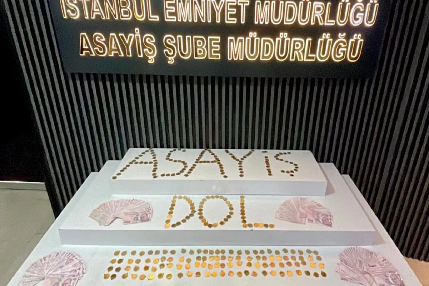 Döviz bürosu çalışanı elektrik kesintisinde 300 tam altını çaldı