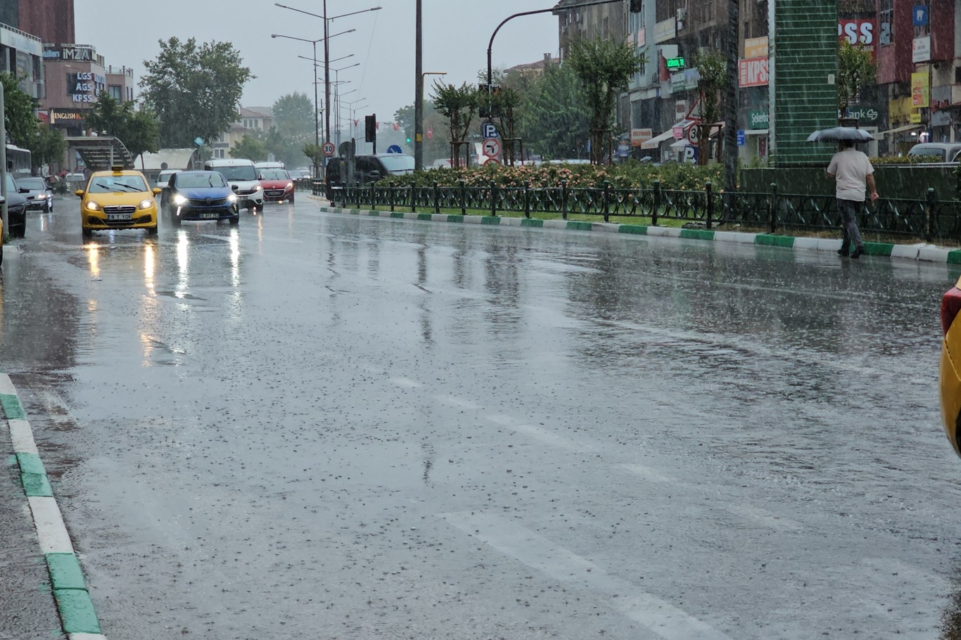 Bursa’da sağanak etkili oluyor, Yollar göle döndü