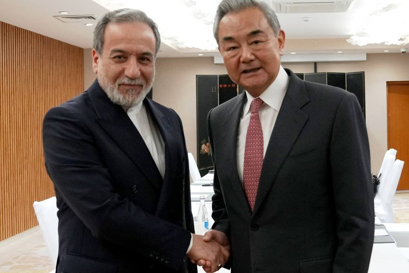 Çin ve İran dışişleri bakanları Körfez’deki gerilimi ele aldı