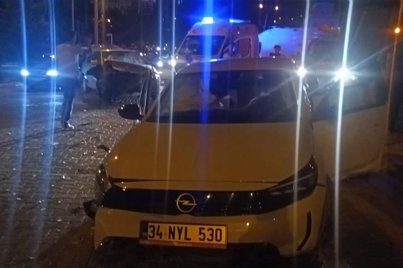 Adıyaman'da iki otomobilin çarpıştığı kazada 3 kişi yaralandı