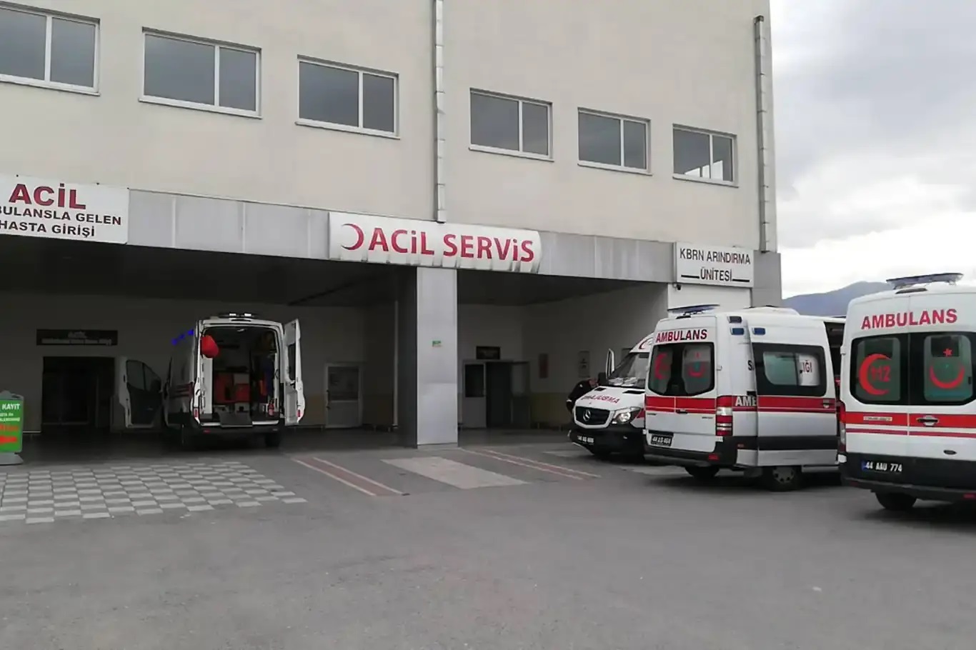 Malatya'da iki kamyonet çarpıştı: 8 yaralı