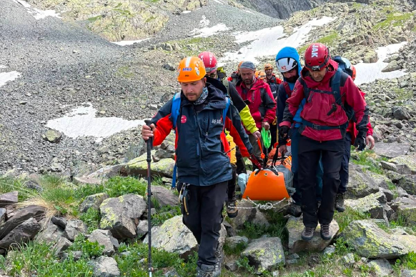 Rize'de yaralanan dağcı sağ olarak kurtarıldı