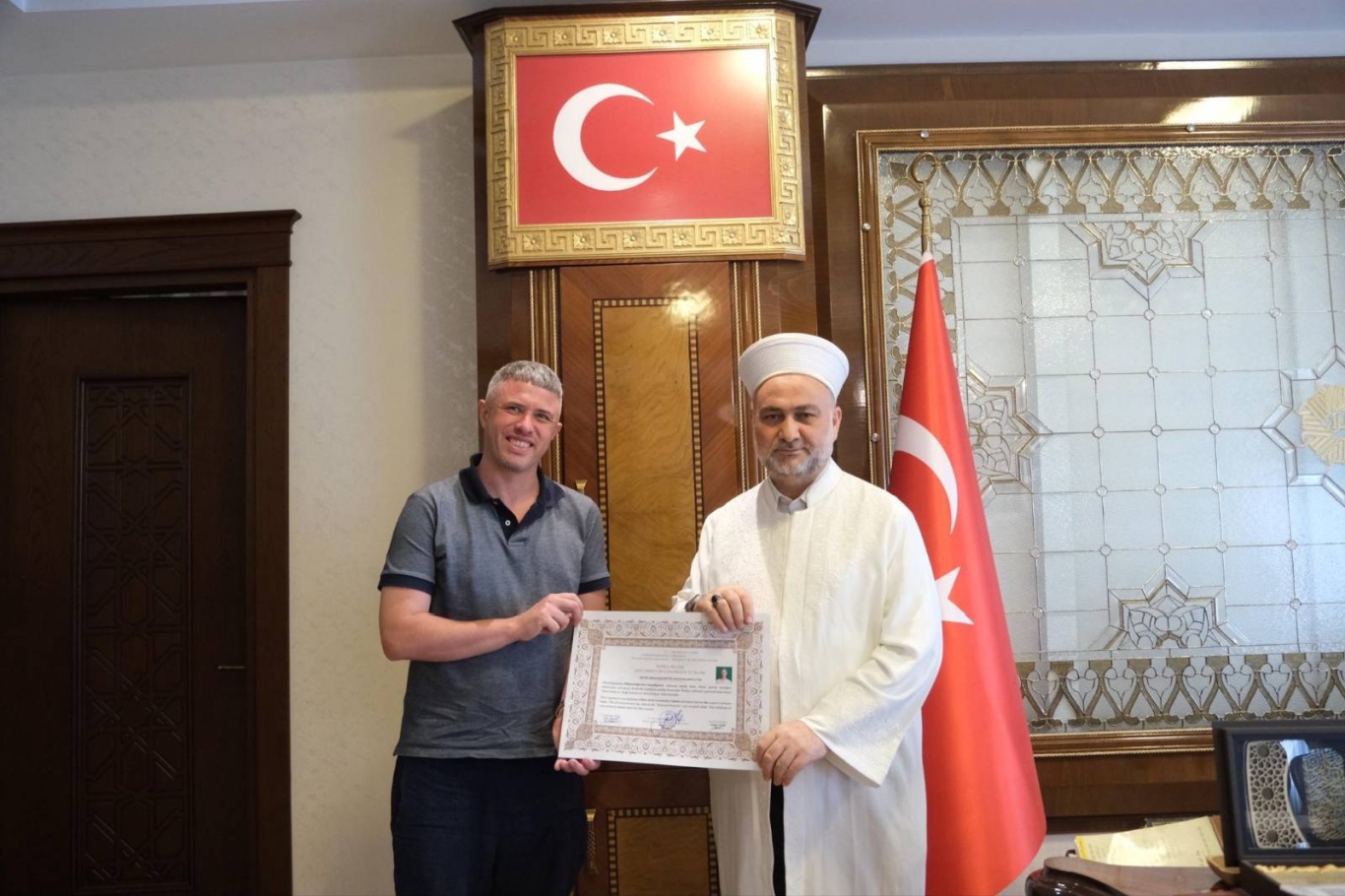 İngiltere vatandaşı Peter Jonathon Adana'da Müslüman oldu
