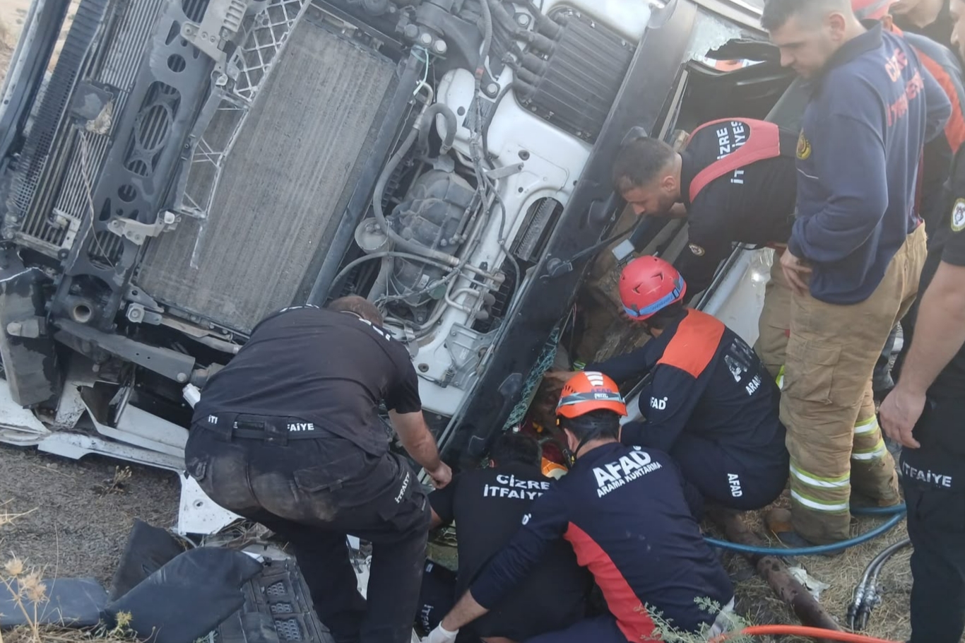 Şırnak'ta tanker şarampole yuvarlandı: Sürücü yaralandı 