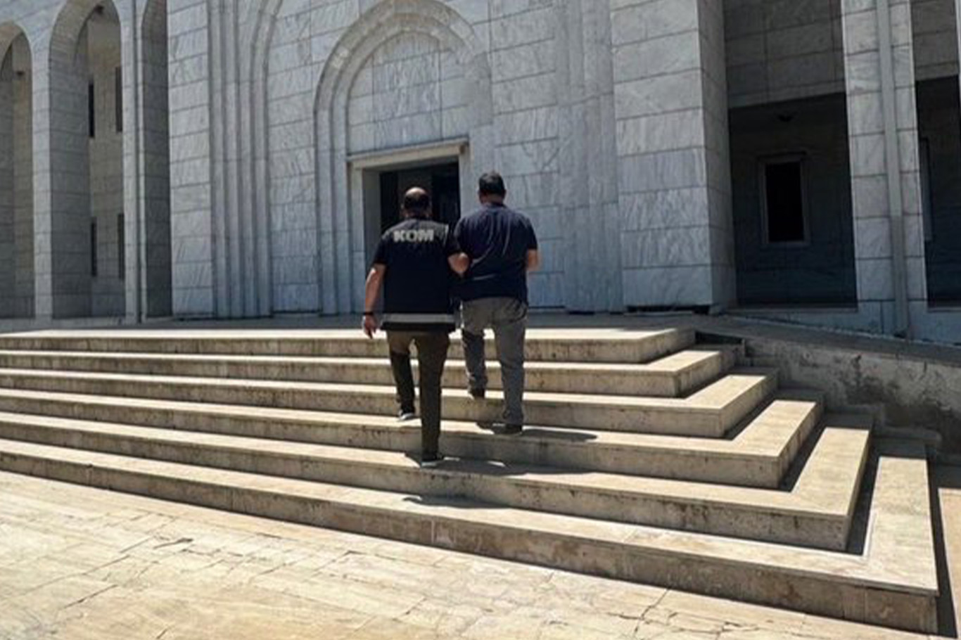 Muğla'da 6 yıl 3 ay hapis cezasıyla aranan FETÖ firarisi yakalandı