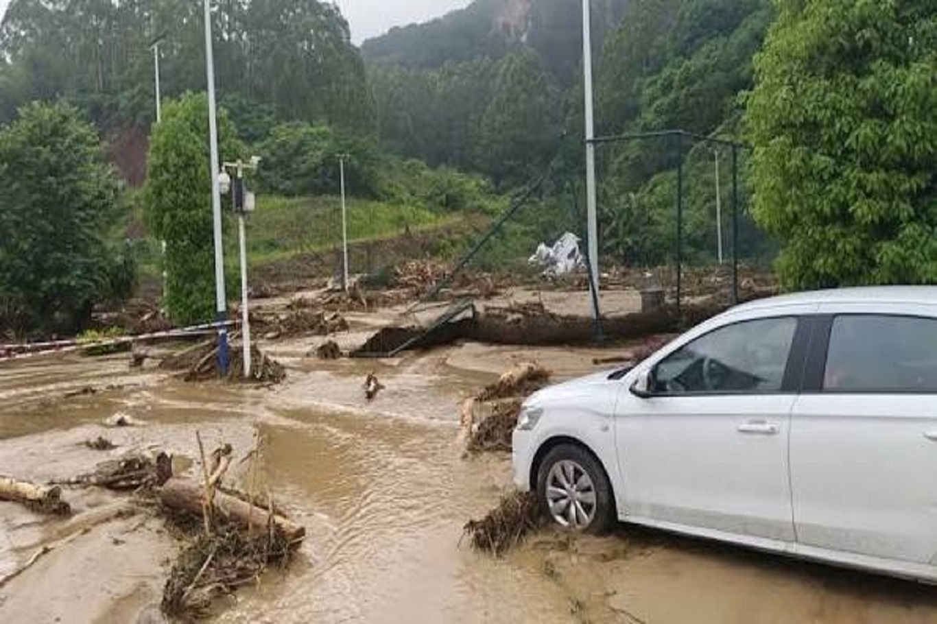 Çin'de sel felaketi: 10 kişi hayatını kaybetti, 23 kişi yaralandı