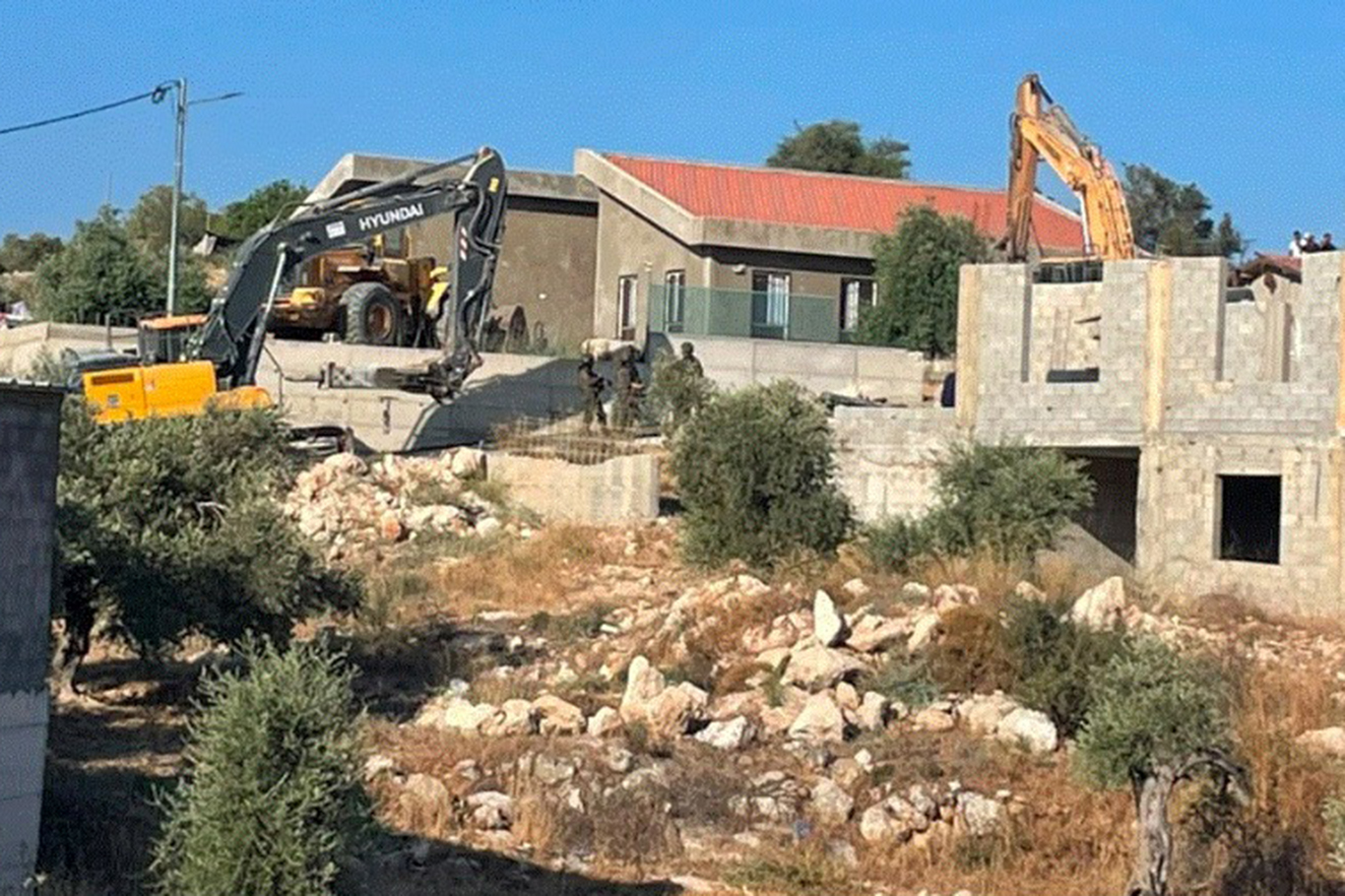İşgalciler Kudüs, Ramallah ve Cenin'de 8 ev ve tarım tesisini yıktı
