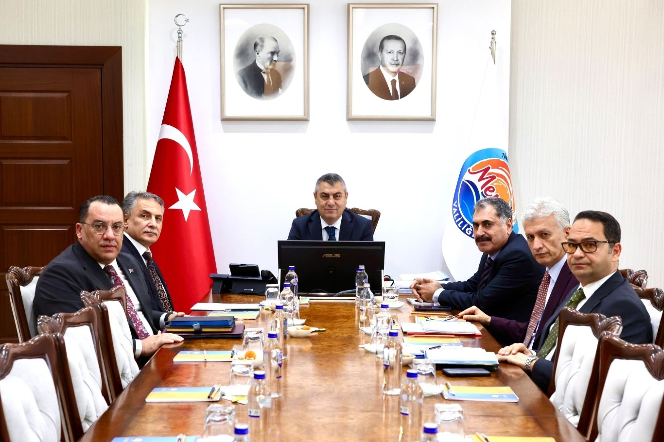 Mersin'de kamu kurumlarının yürüttüğü hizmetler masaya yatırıldı