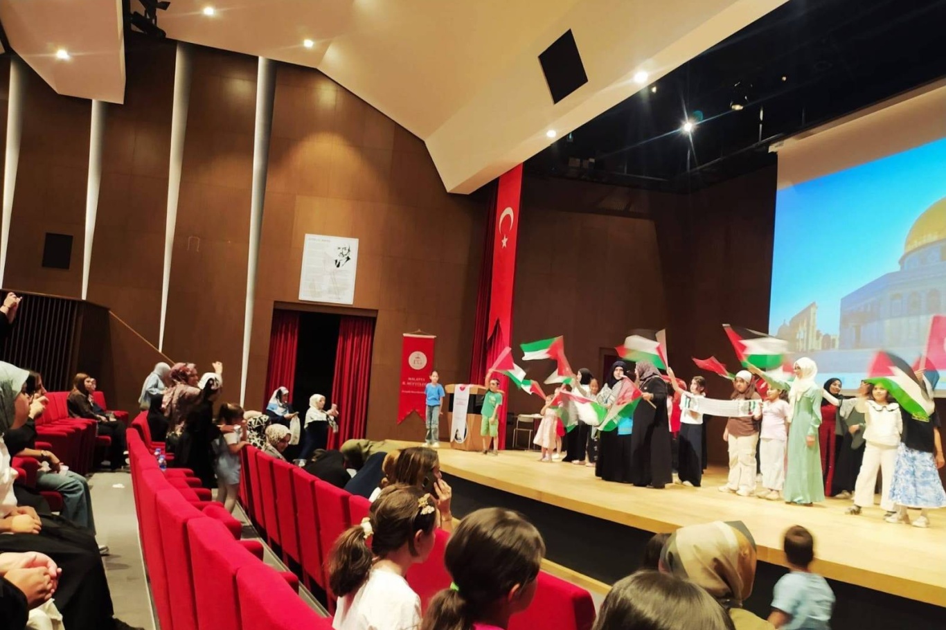 Malatya'da "Mescid-i Aksa ve Umut" tiyatrosu izleyiciyle buluştu