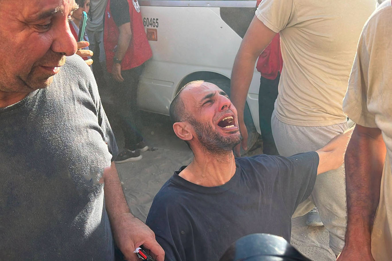 Siyonist rejim 60 Filistinliyi serbest bıraktı: İşkence izleri dikkat çekti