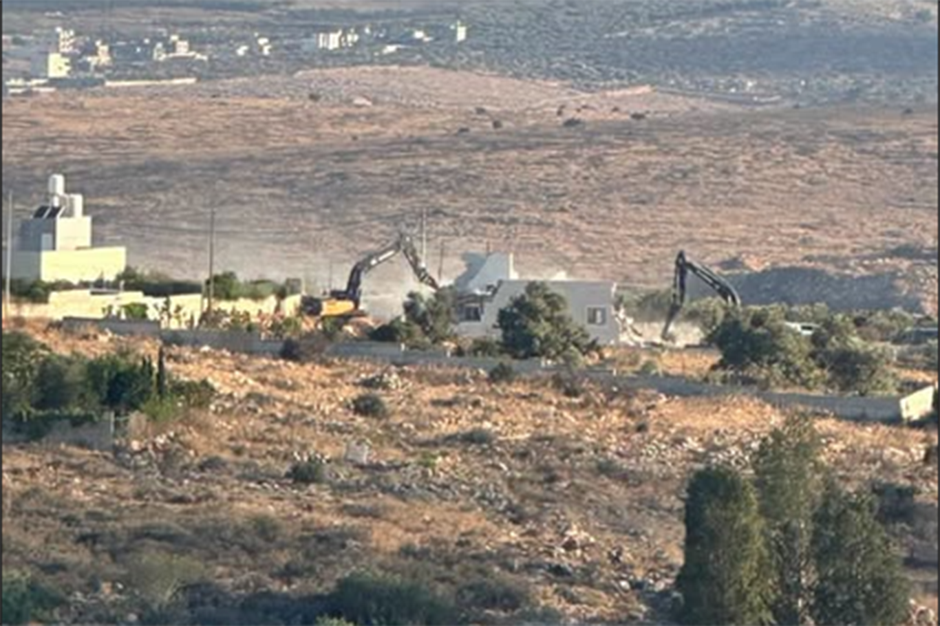 İşgalciler Ramallah'ta Filistinliye ait evi yıktı