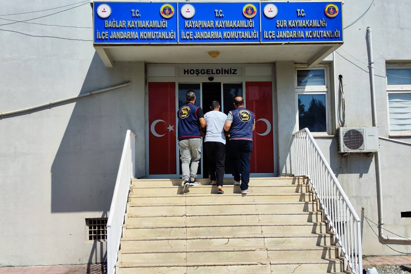 Diyarbakır'da farklı suçlardan aranan 137 kişi yakalandı