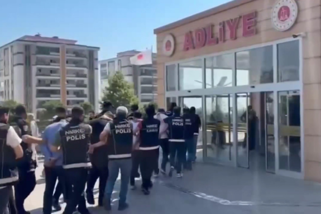 75 ilde uyuşturucu operasyonu: 1 ton 447 kilo uyuşturucu ele geçirildi