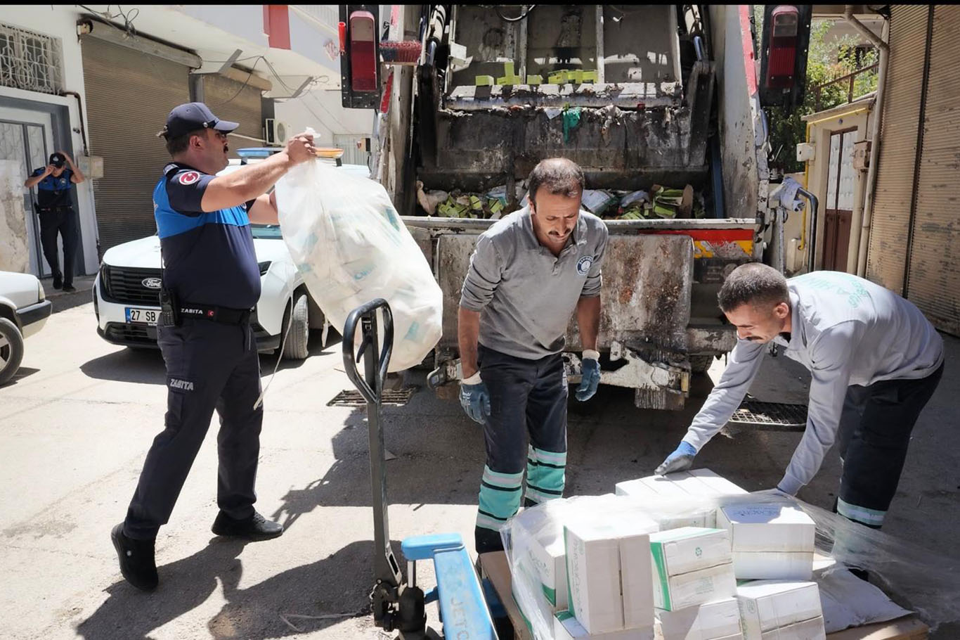 Gaziantep'te sahte etiket operasyonu: Tarihi değiştirilmiş yüzlerce ürün imha edildi