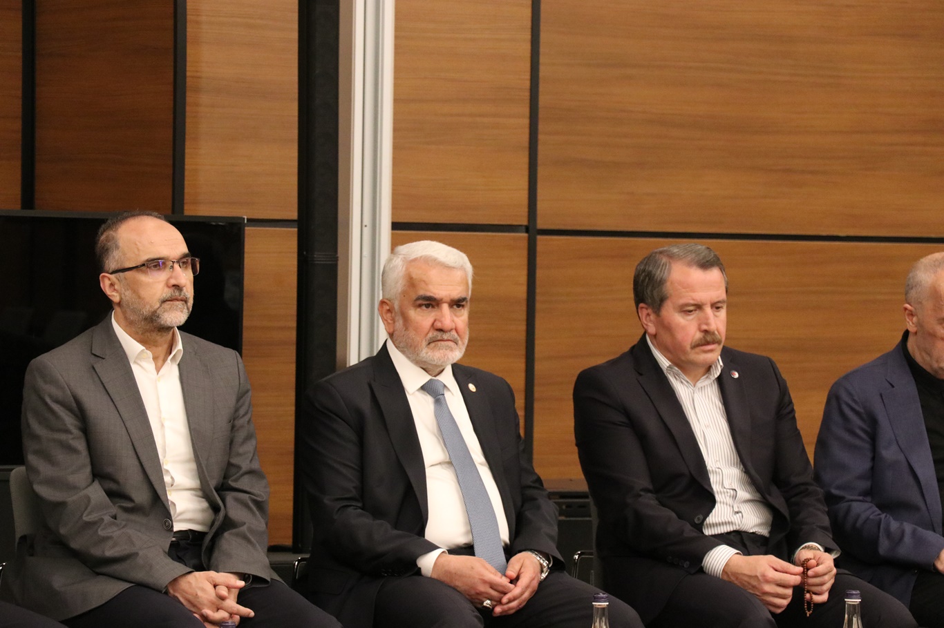 HÜDA PAR Genel Başkanı Yapıcıoğlu'ndan Memur-Sen Genel Başkanı Yalçın'a taziye ziyareti