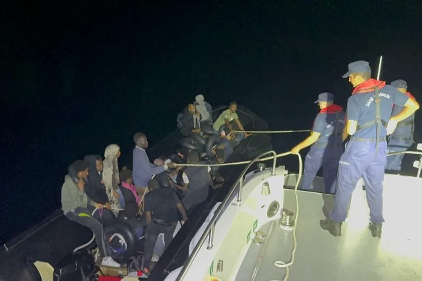 İzmir açıklarında düzensiz göçmen hareketliliği