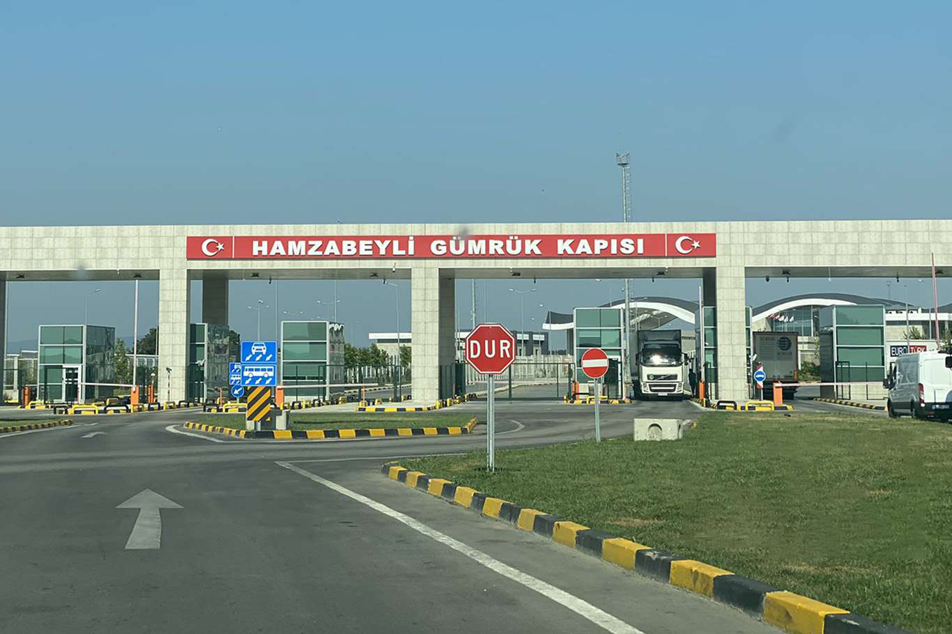 Yabancı plakalı araçlar borcunu ödemeden Türkiye'den çıkamayacak