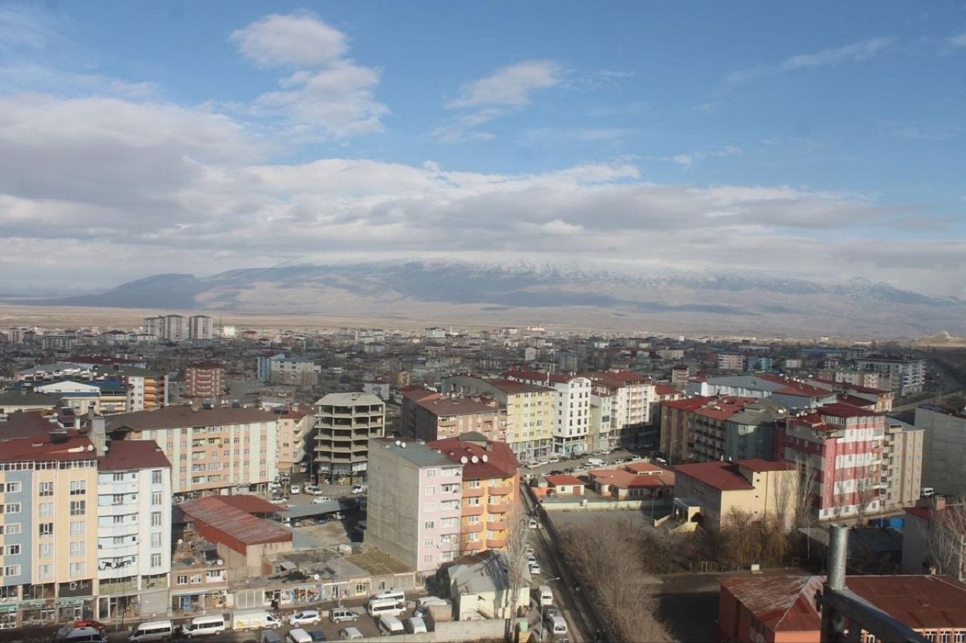 Ağrı Doğubayazıt'ta uzun süreli elektrik kesintisi günlük yaşamı olumsuz etkiledi