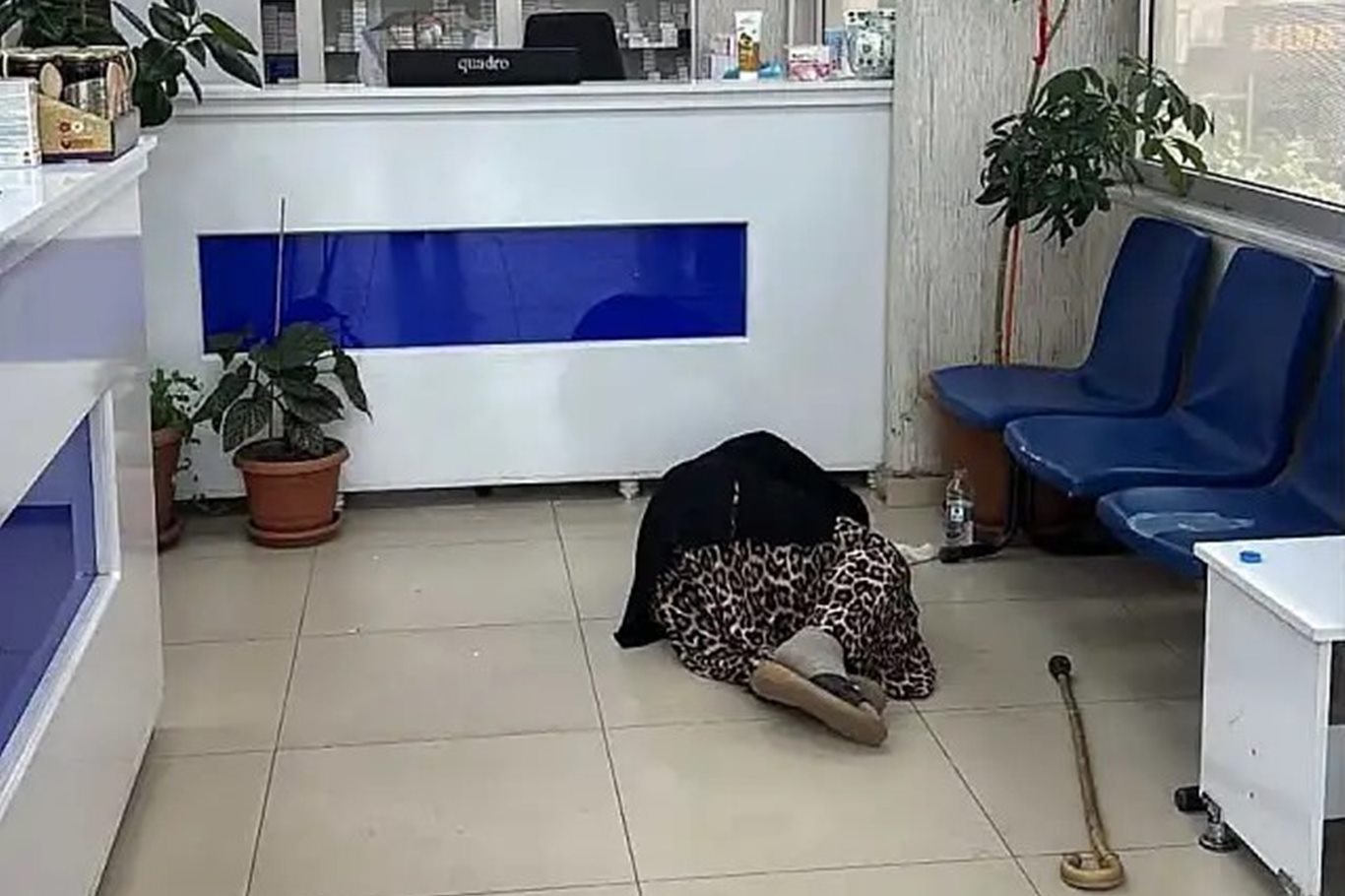 Kavurucu sıcaklar etkisini artırdı: İlaç almaya gelen yaşlı kadın eczanede uyuyakaldı