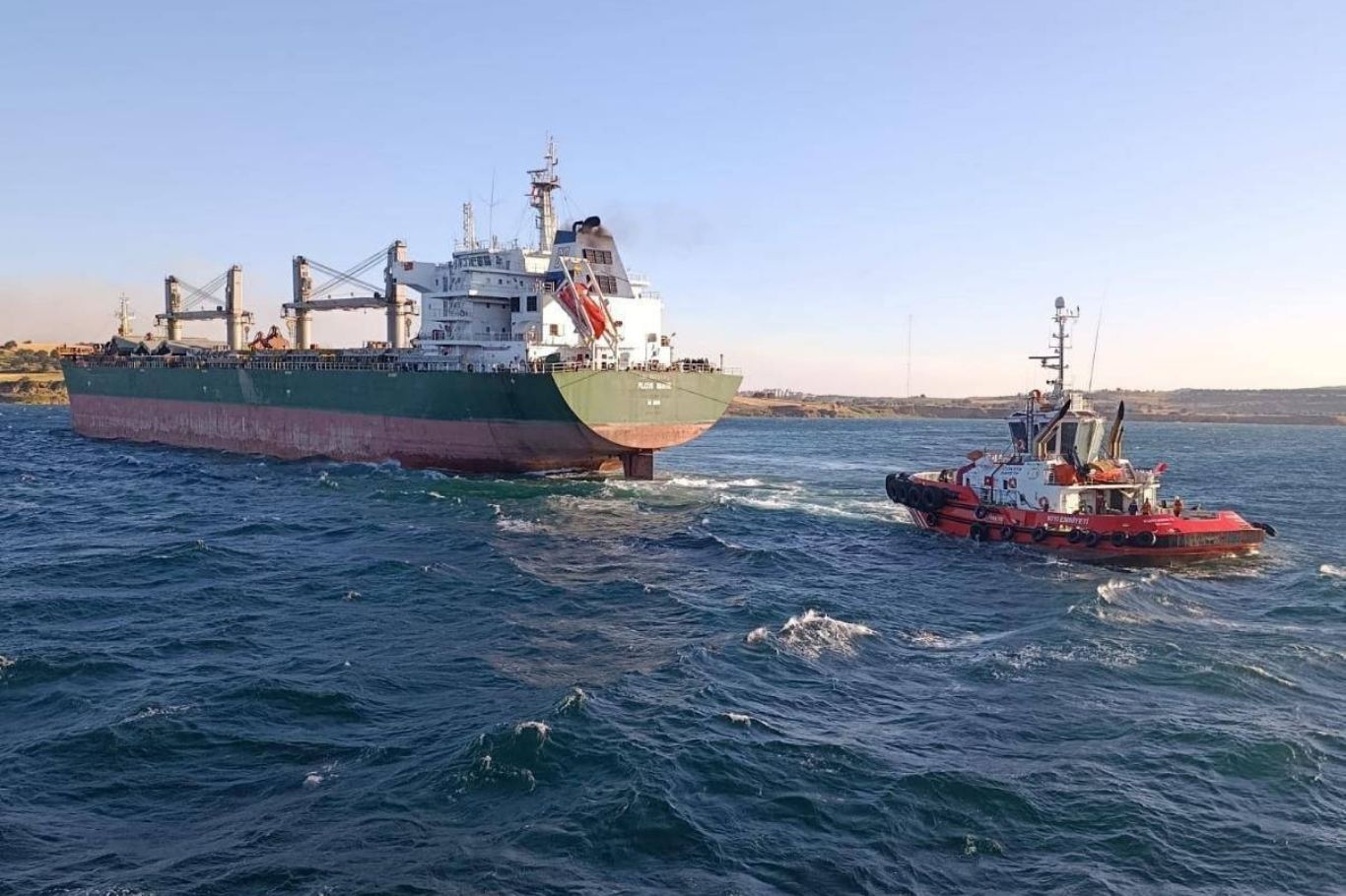 Çanakkale Boğazı'nda karaya oturan gemi nedeniyle gemi trafiği askıya alındı
