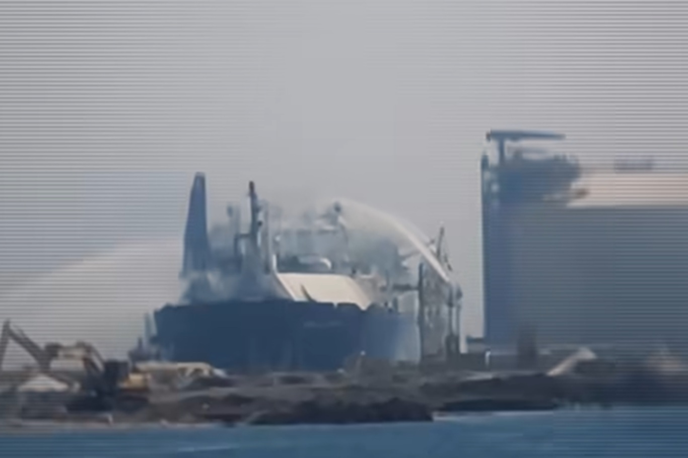 Mısır Dimyat Limanı’nda gaz gemilerinde yangın