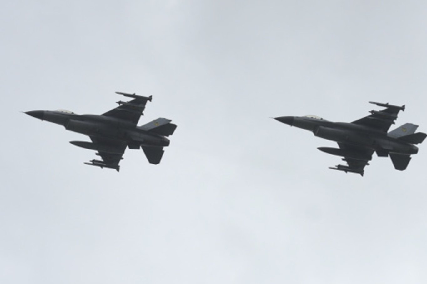 Ukrayna'da bir F-16 uçağı düştü