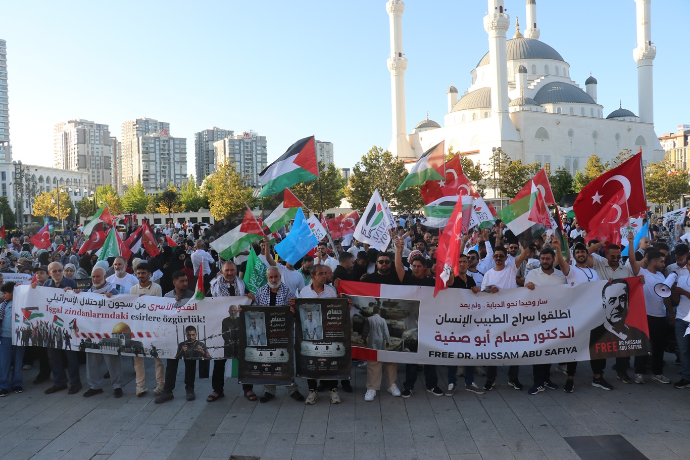 Filistin Konvoyu için İstanbul'da miting düzenlendi