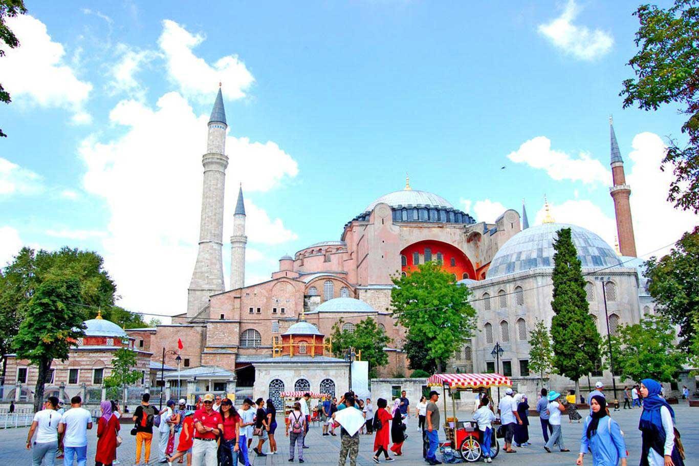 Turizm geliri ikinci çeyrekte yüzde 2,6 geriledi