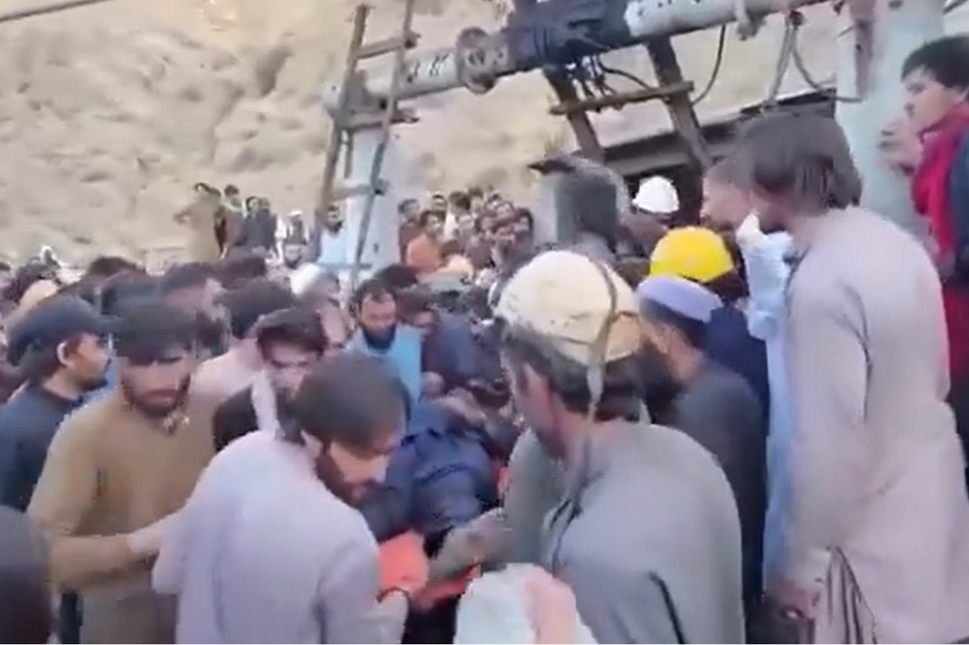 Pakistan'daki kömür madeni kazasında ölü sayısı 32'e yükseldi