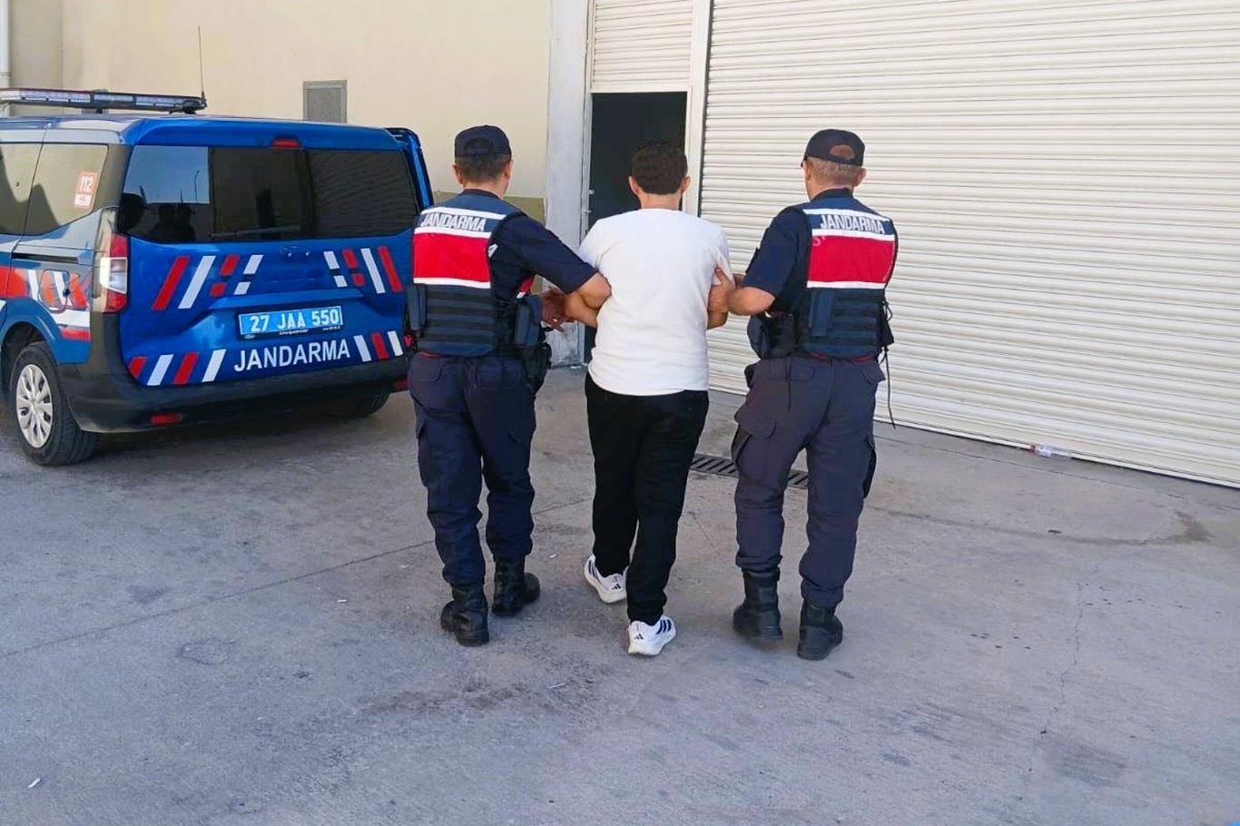 Gaziantep'te silahla yağma suçundan aranan hükümlü yakalandı