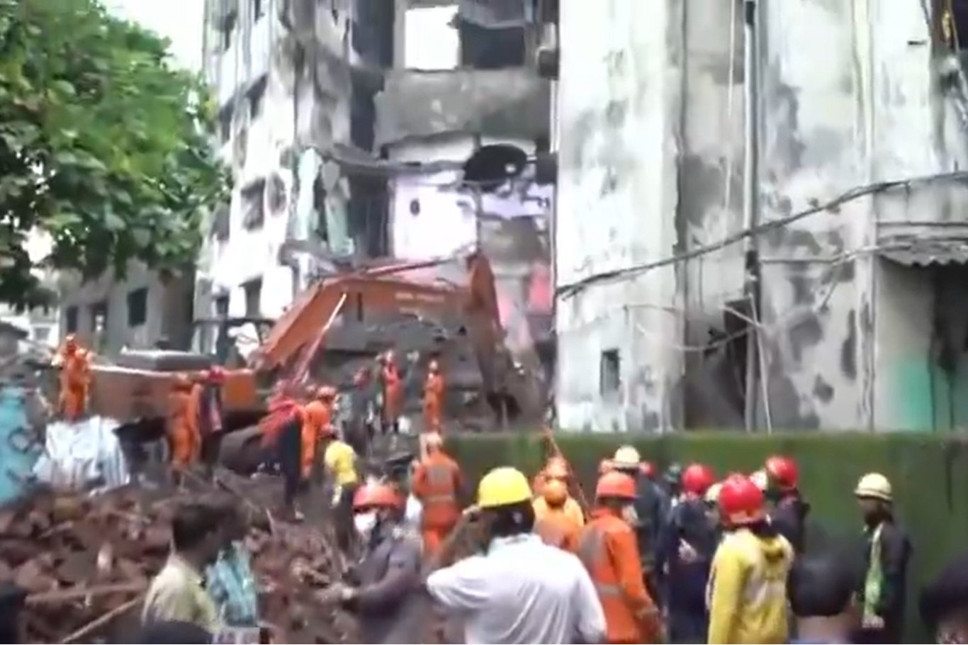 Hindistan'da bina çökmesi: 9 ölü