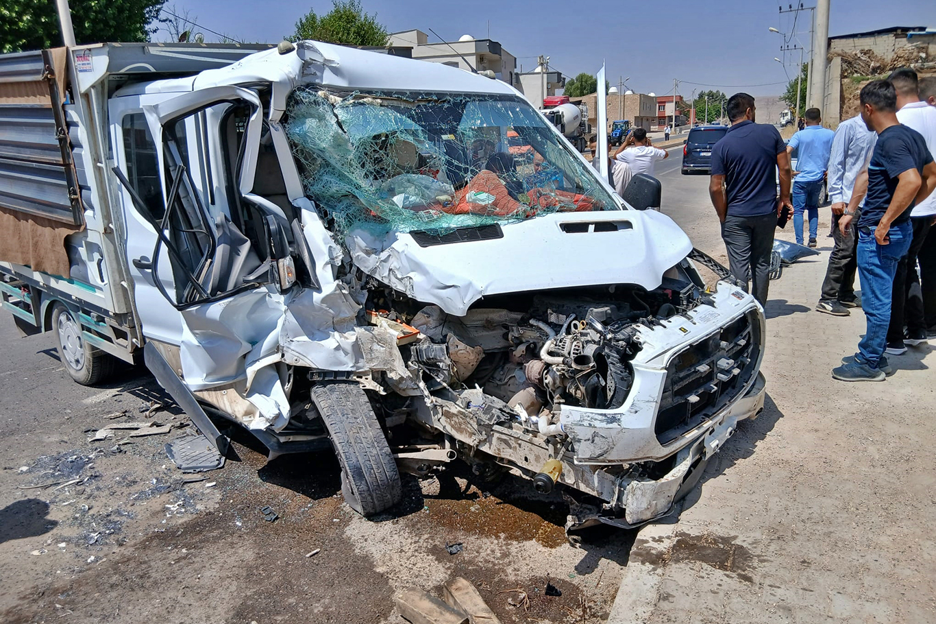 Şırnak'ta kamyonet ile yolcu minibüsü çarpıştı: 4 yaralı