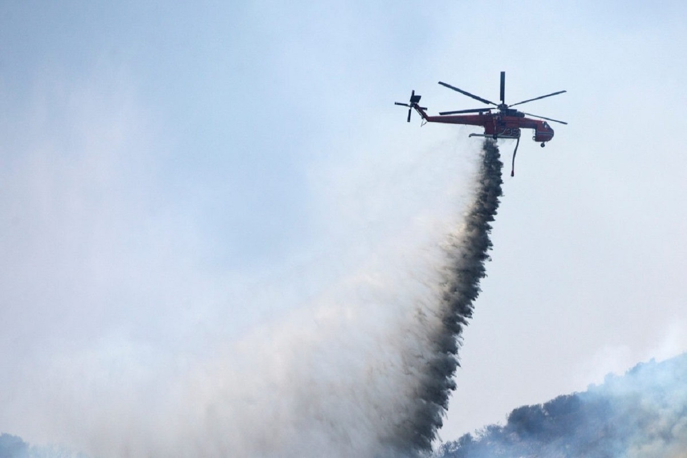 ABD’de orman yangınında görev yapan helikopter düştü
