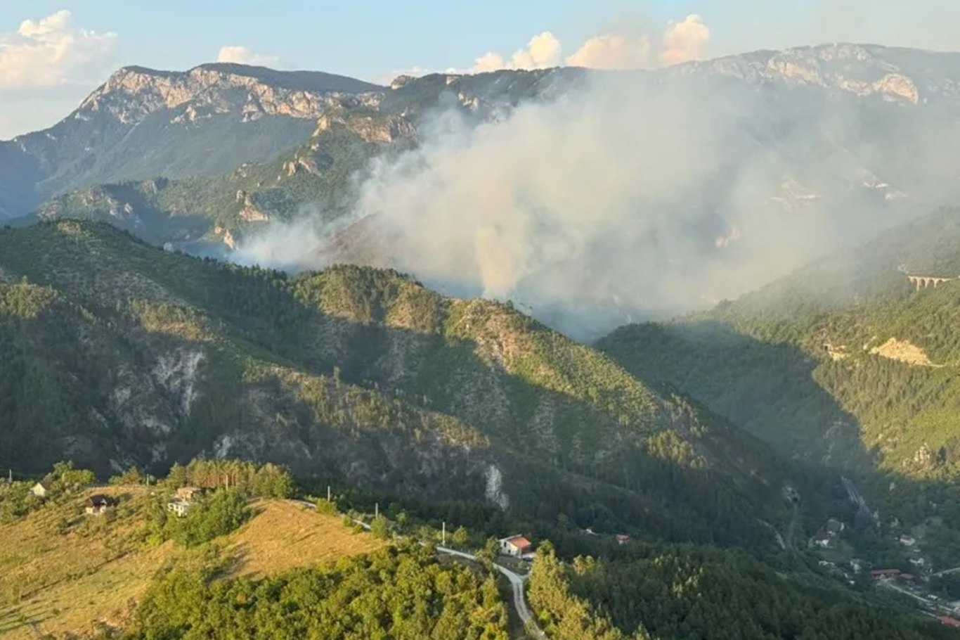 Bosna Hersek'te bir şehir, orman yangını nedeniyle doğal afet durumu ilan etti