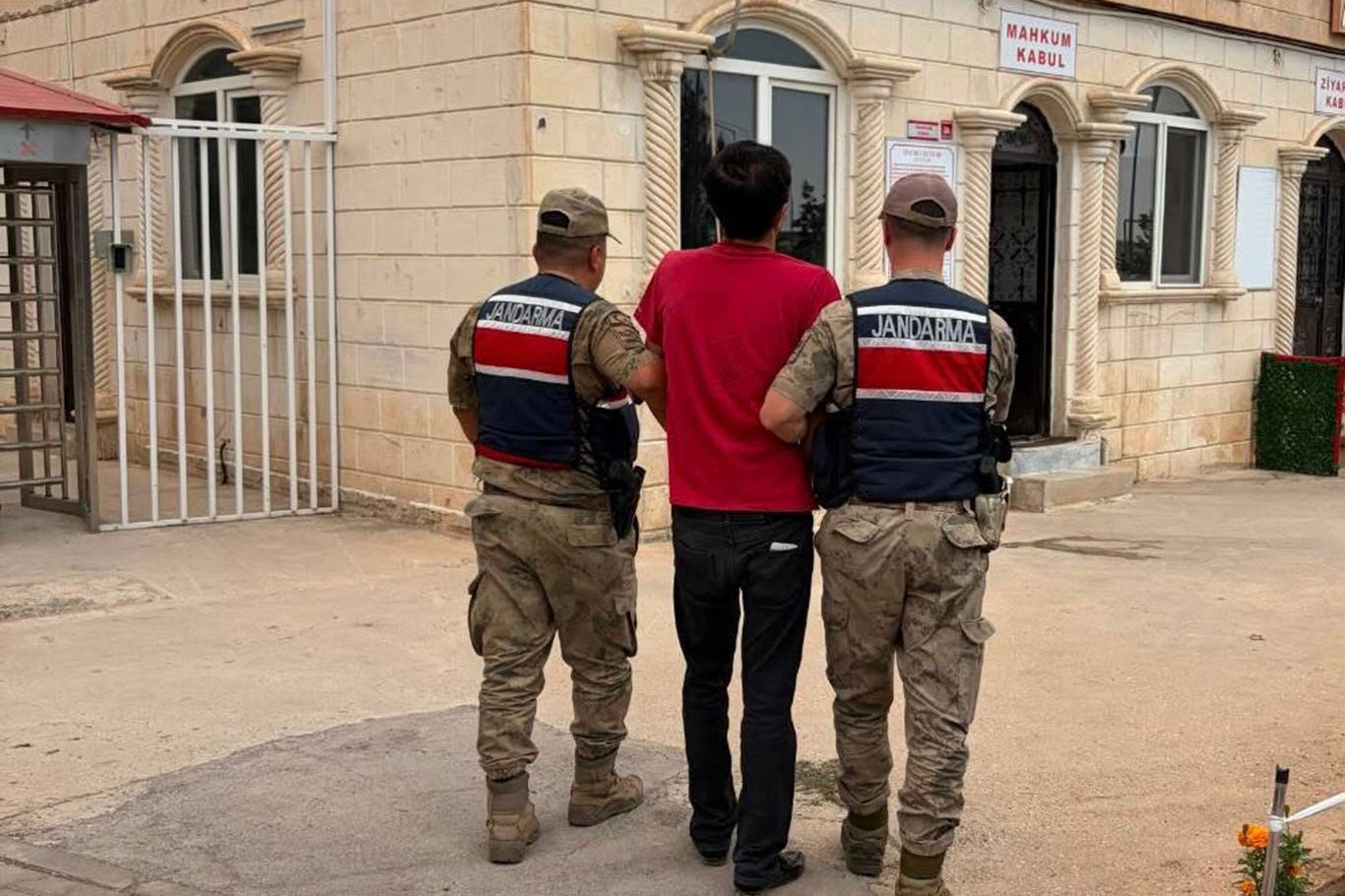 Şanlıurfa'da 4 yıl 2 ay kesinleşmiş hapis cezası bulunan hükümlü yakalandı