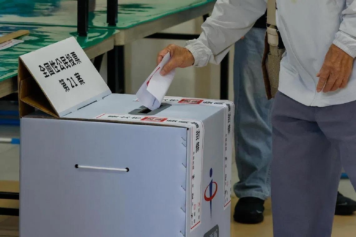 Tayvan parlamentosu cinsel suçlara kırbaç cezasını referanduma taşıdı