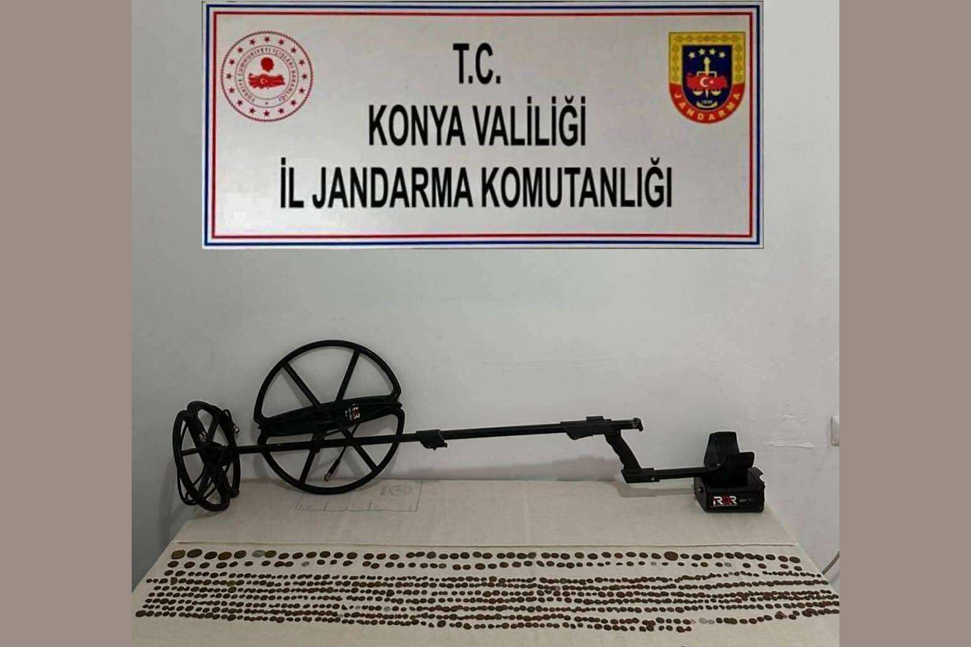 Konya’da tarihi eser operasyonu: 764 sikke ele geçirildi