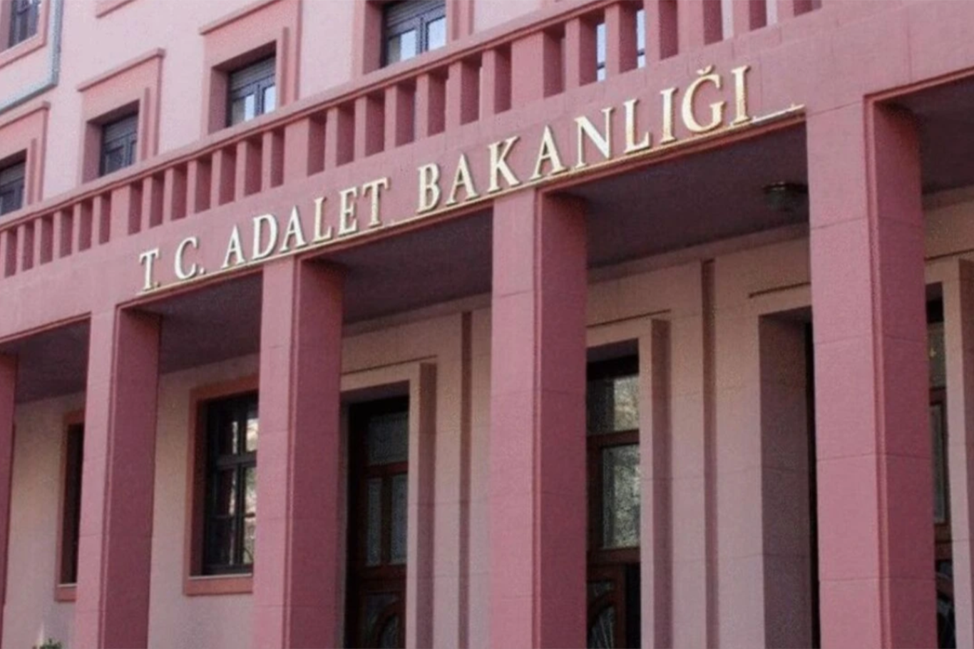 İzmir'de uzun süren davalar için yeni dönem: Alo Adalet 135 hizmette