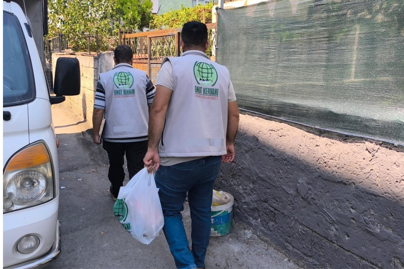 Tarsus Umut Kervanından ihtiyaç sahiplerine et ve yumurta desteği