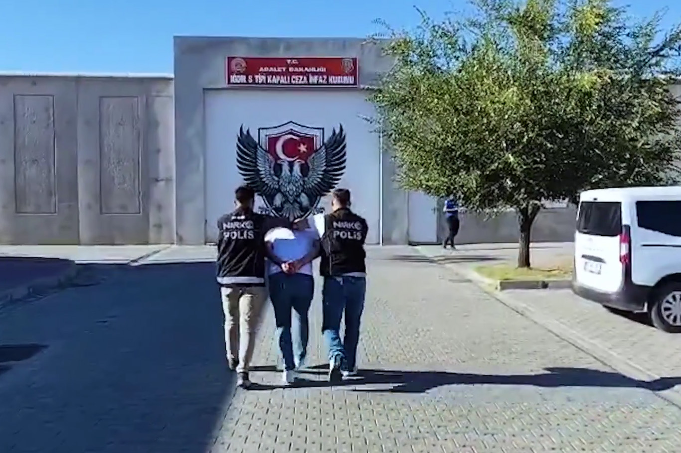 Iğdır’da kargo yoluyla uyuşturucu sevkiyatına tutuklama