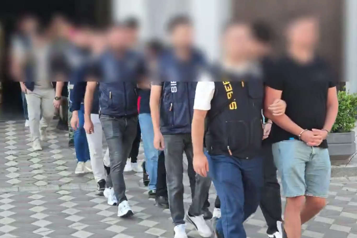 Kocaeli merkezli siber dolandırıcılık operasyonunda 8 tutuklama